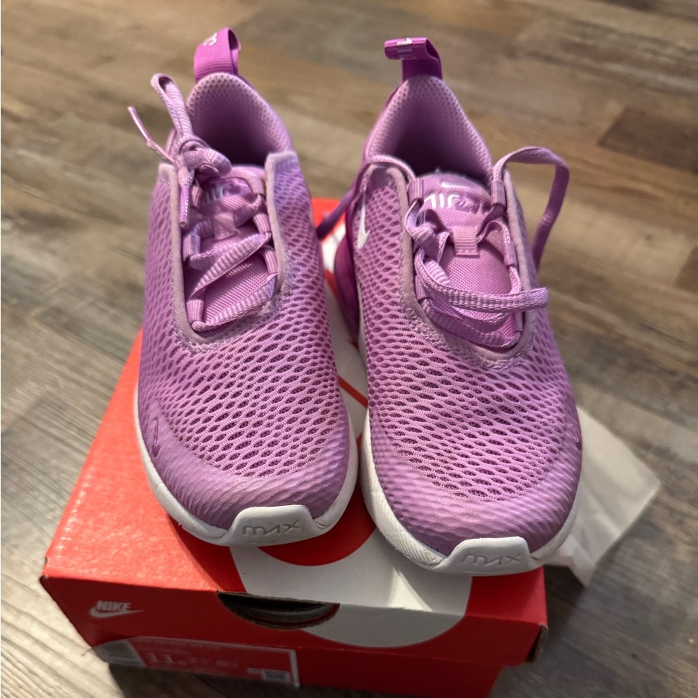 Nike Air Max 270 PS in Fuchsia and White